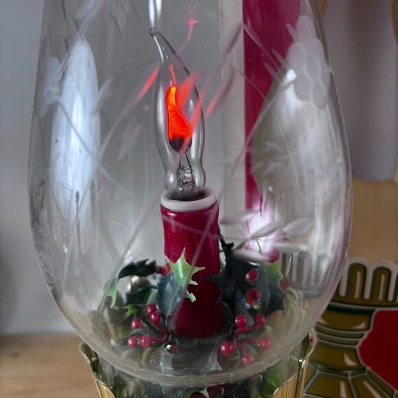 Vintage Electric Christmas Hurricane Lamp With Etched Glass Shade Holly & Berry - Picture 4 of 11